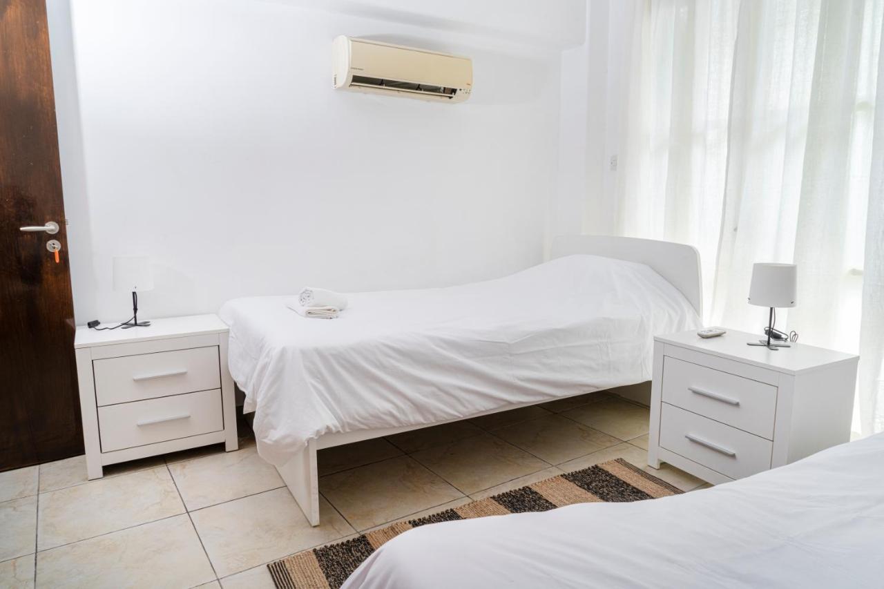 Private Room In Shared Flat Nicosia Ngoại thất bức ảnh