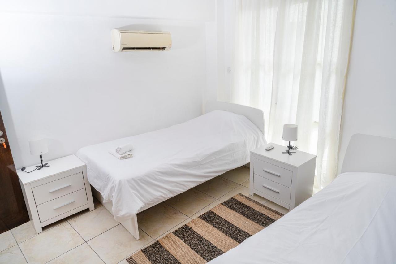 Private Room In Shared Flat Nicosia Ngoại thất bức ảnh