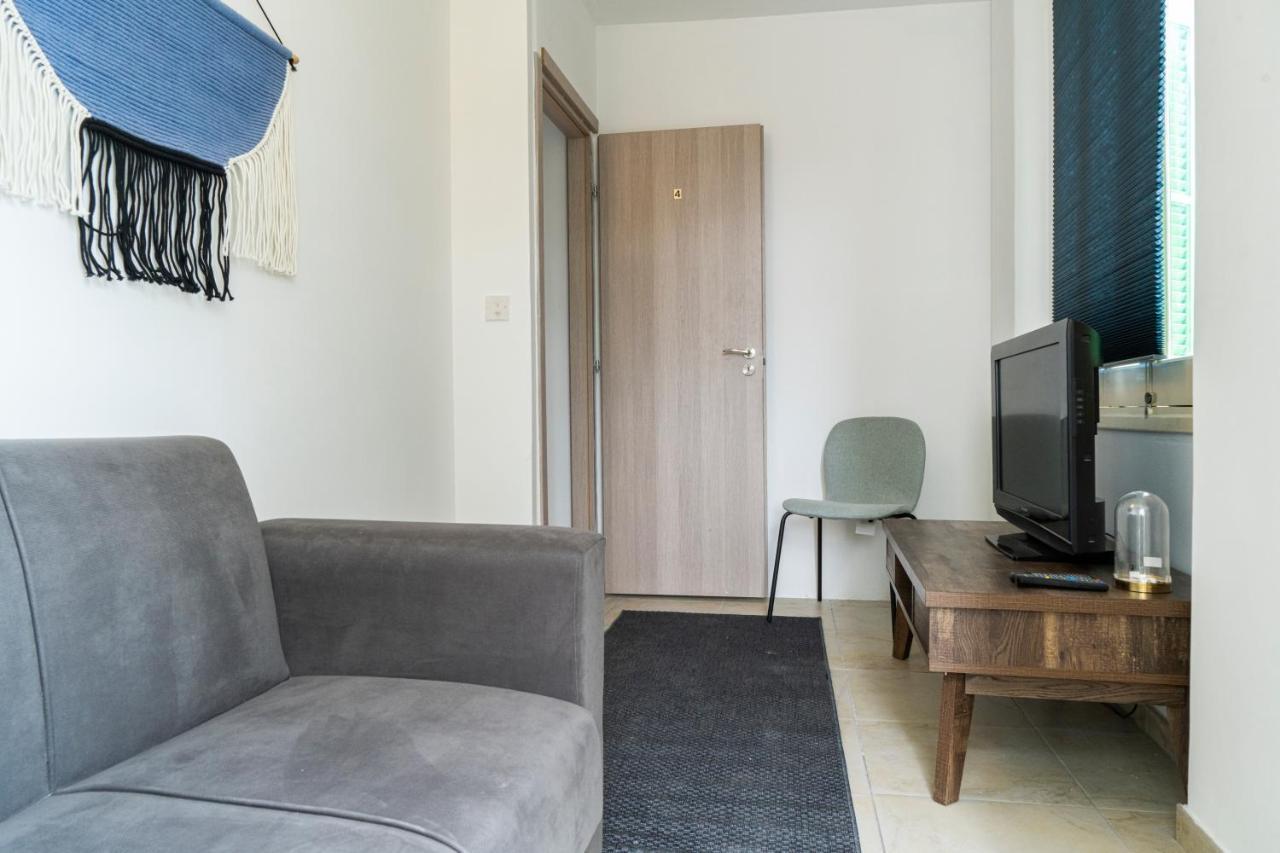 Private Room In Shared Flat Nicosia Ngoại thất bức ảnh