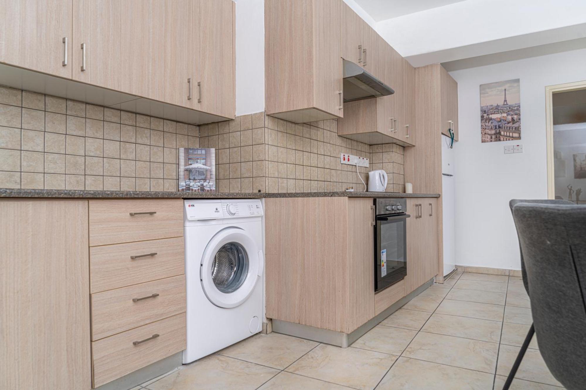 Private Room In Shared Flat Nicosia Ngoại thất bức ảnh