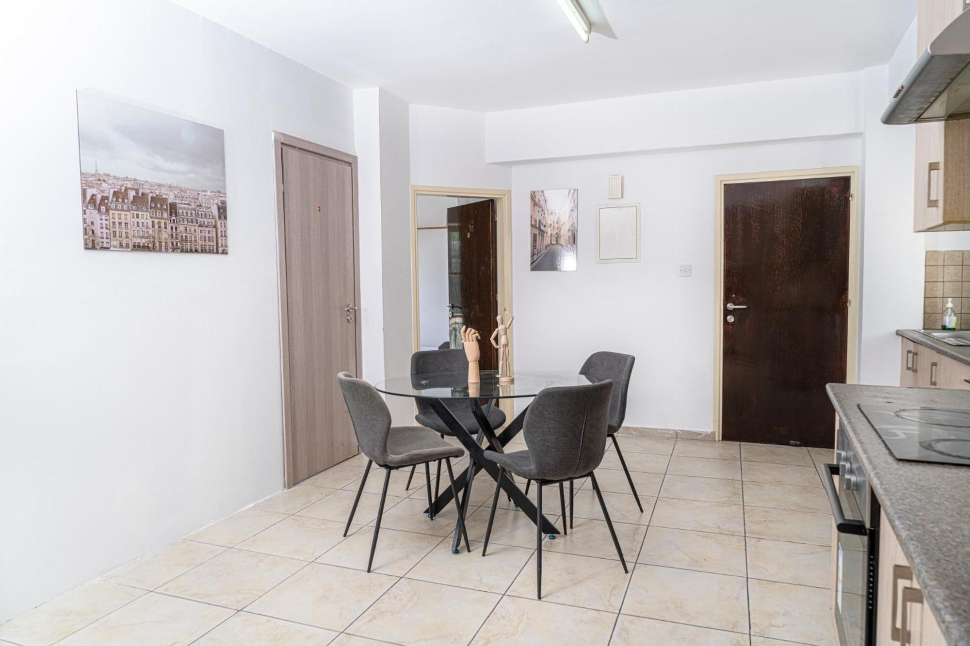 Private Room In Shared Flat Nicosia Ngoại thất bức ảnh