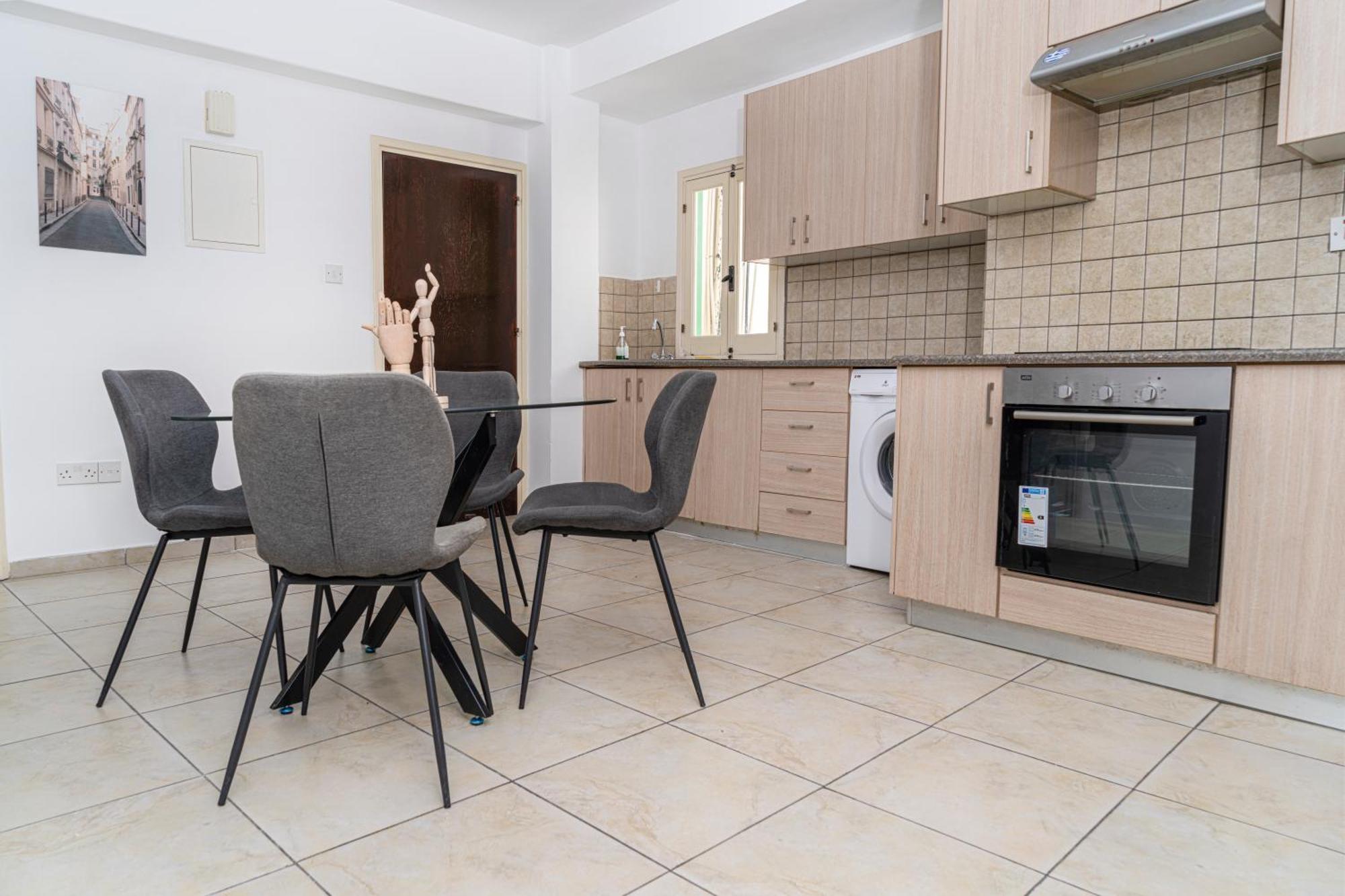 Private Room In Shared Flat Nicosia Ngoại thất bức ảnh