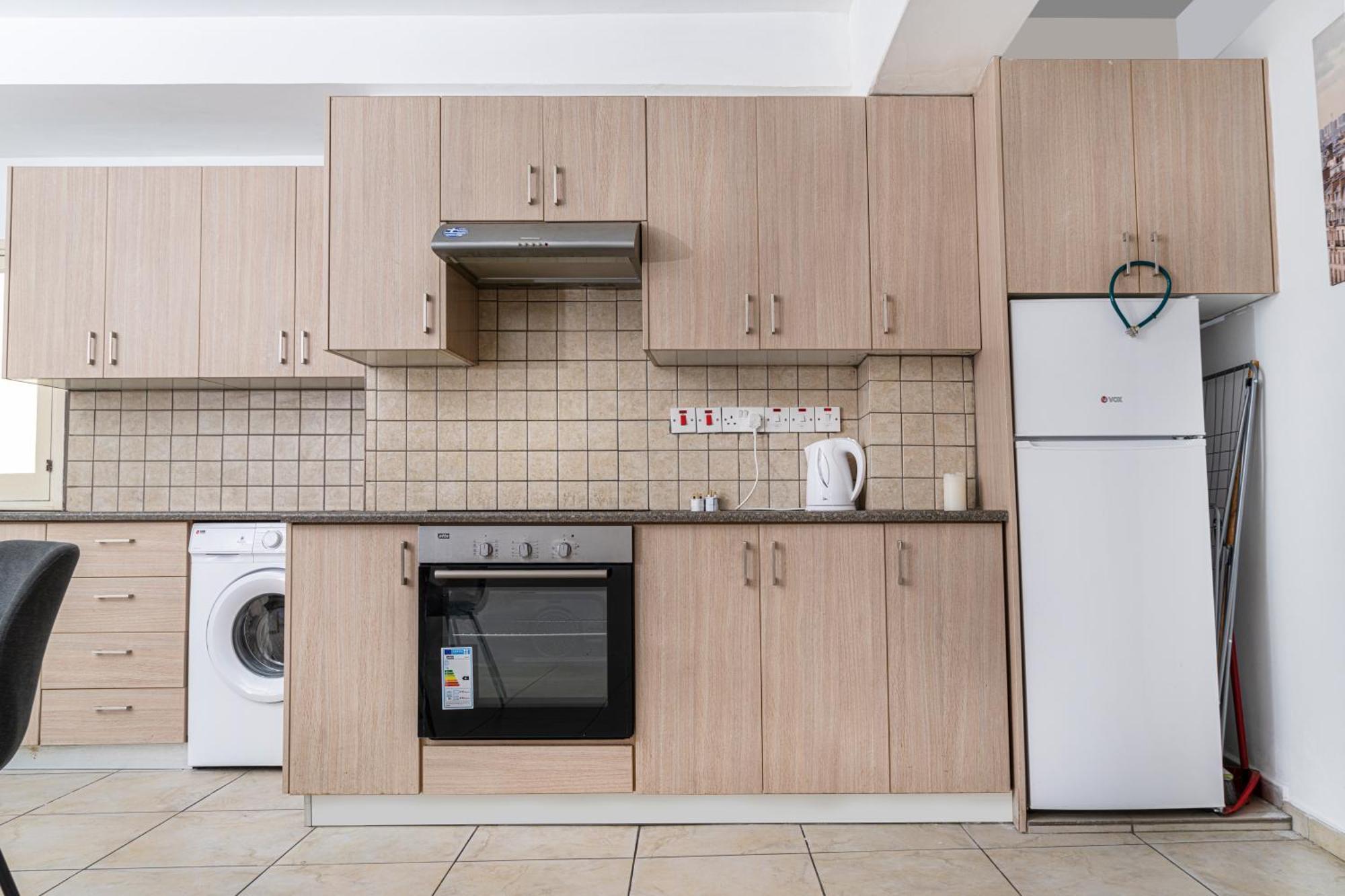 Private Room In Shared Flat Nicosia Ngoại thất bức ảnh