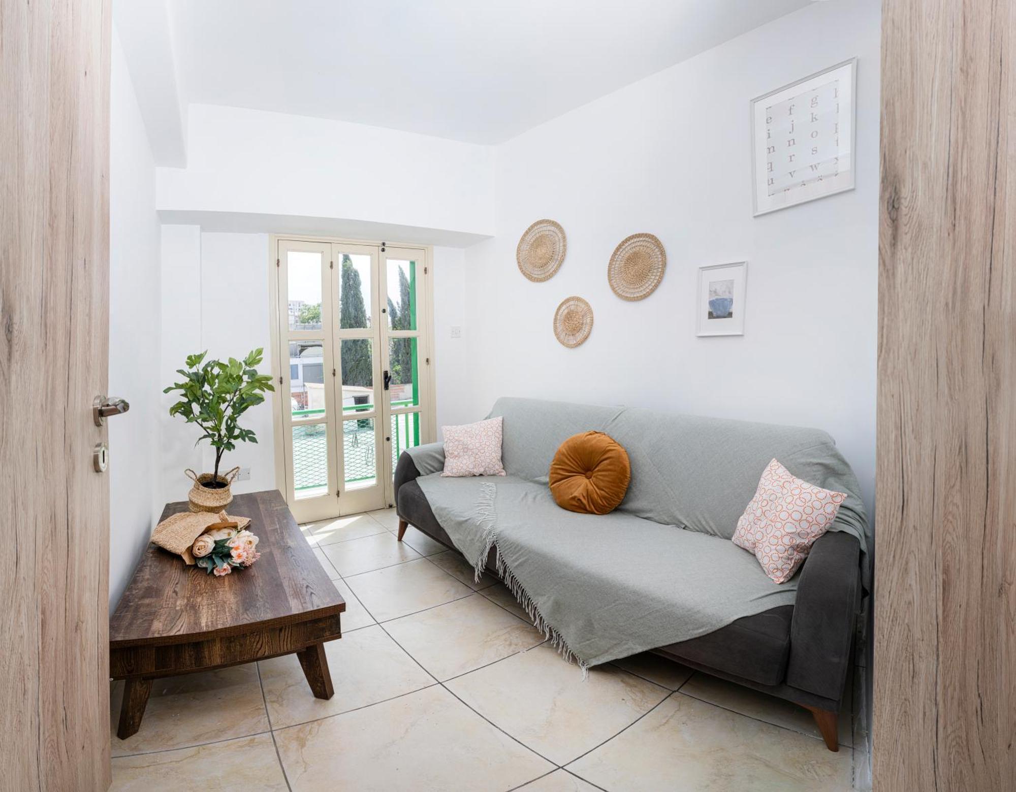 Private Room In Shared Flat Nicosia Ngoại thất bức ảnh