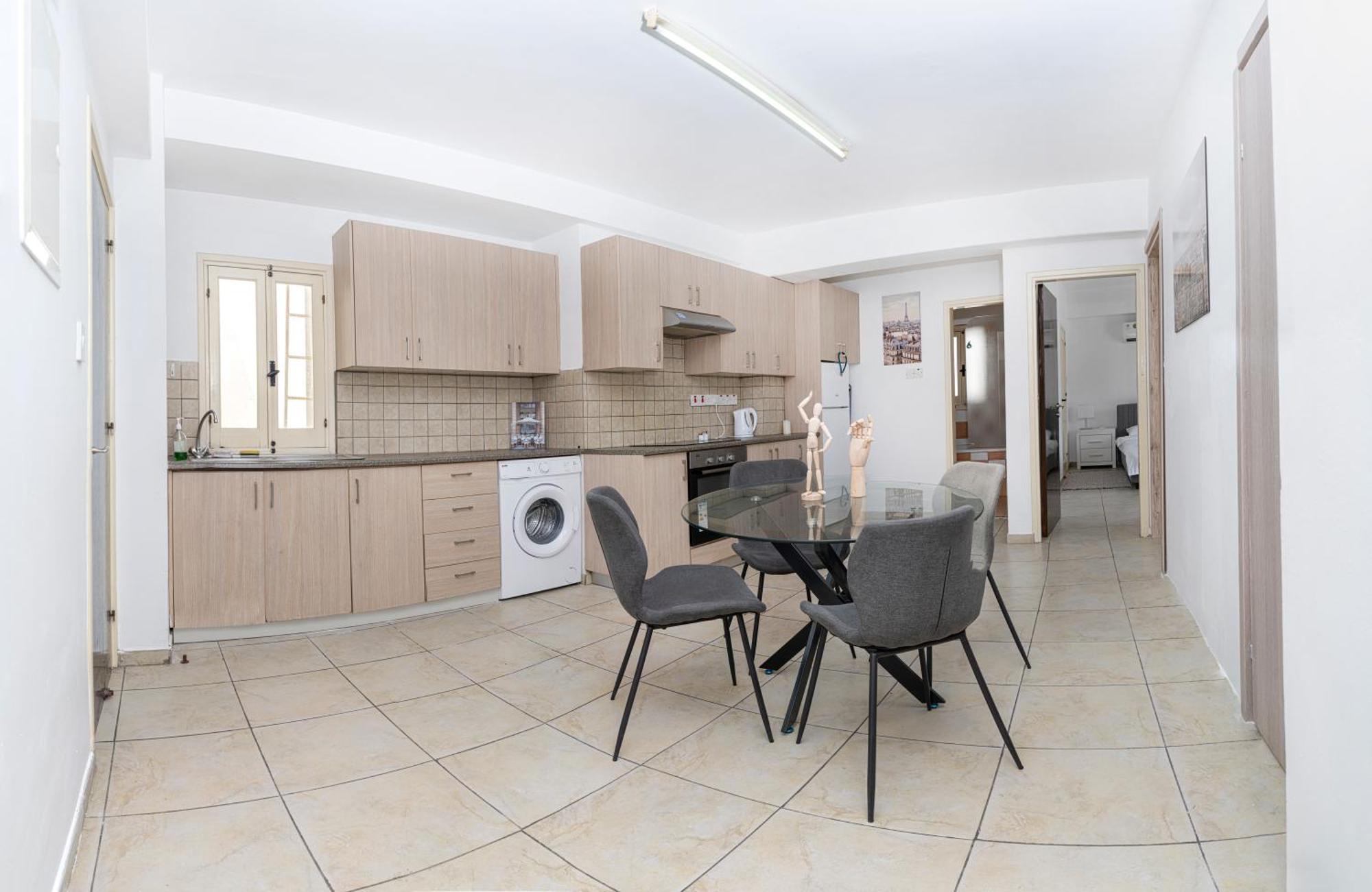 Private Room In Shared Flat Nicosia Ngoại thất bức ảnh