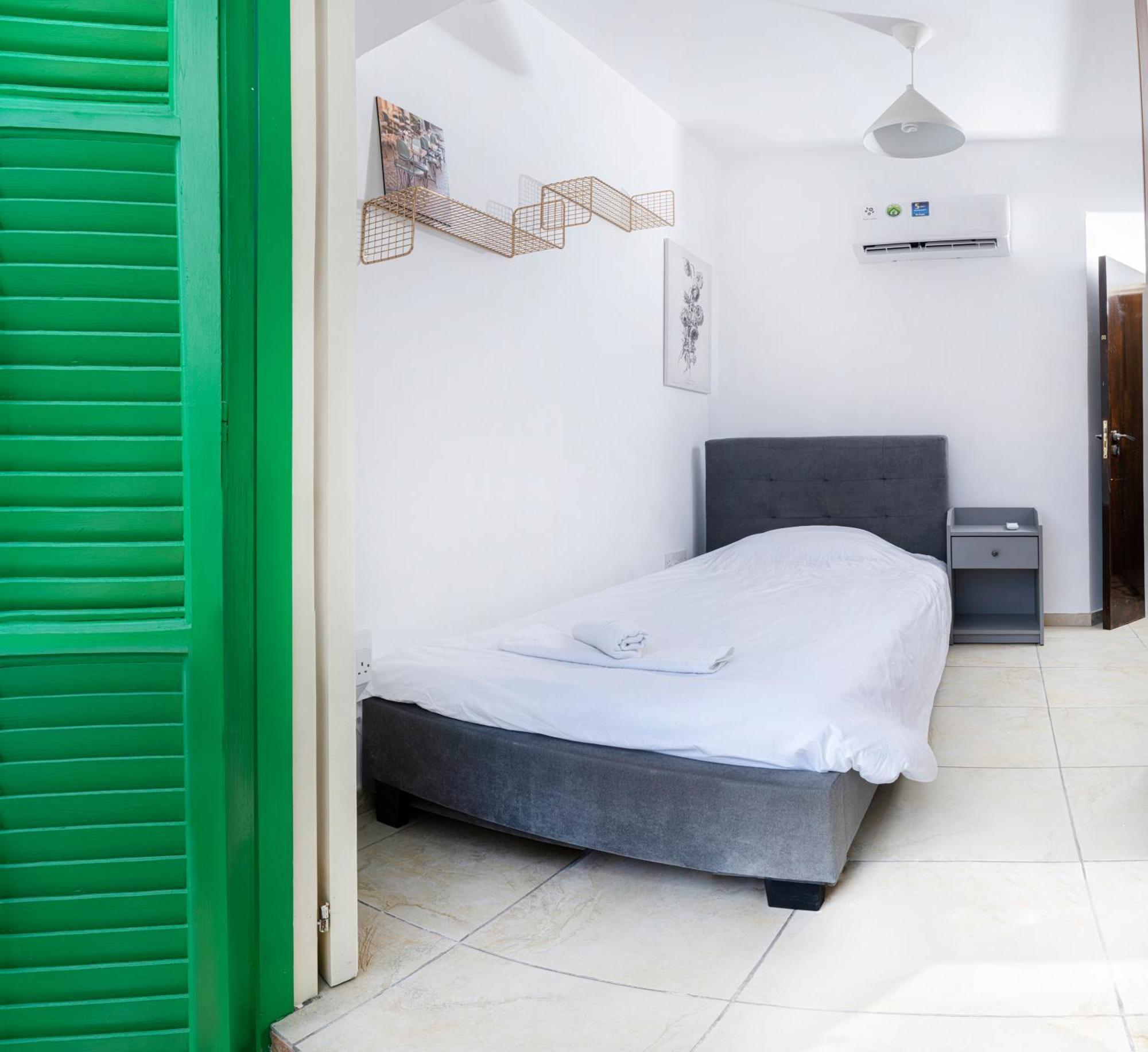 Private Room In Shared Flat Nicosia Ngoại thất bức ảnh