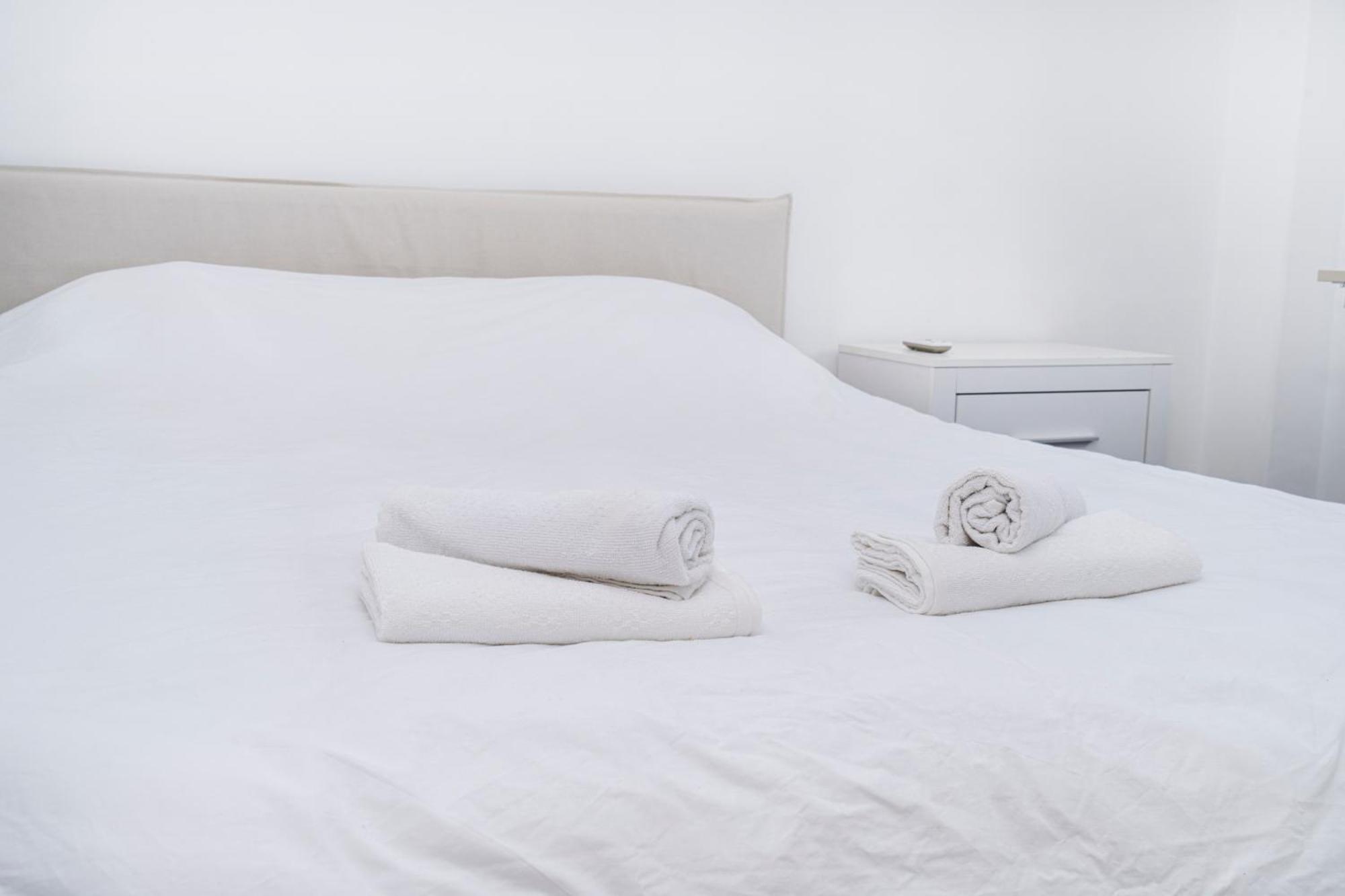 Private Room In Shared Flat Nicosia Ngoại thất bức ảnh