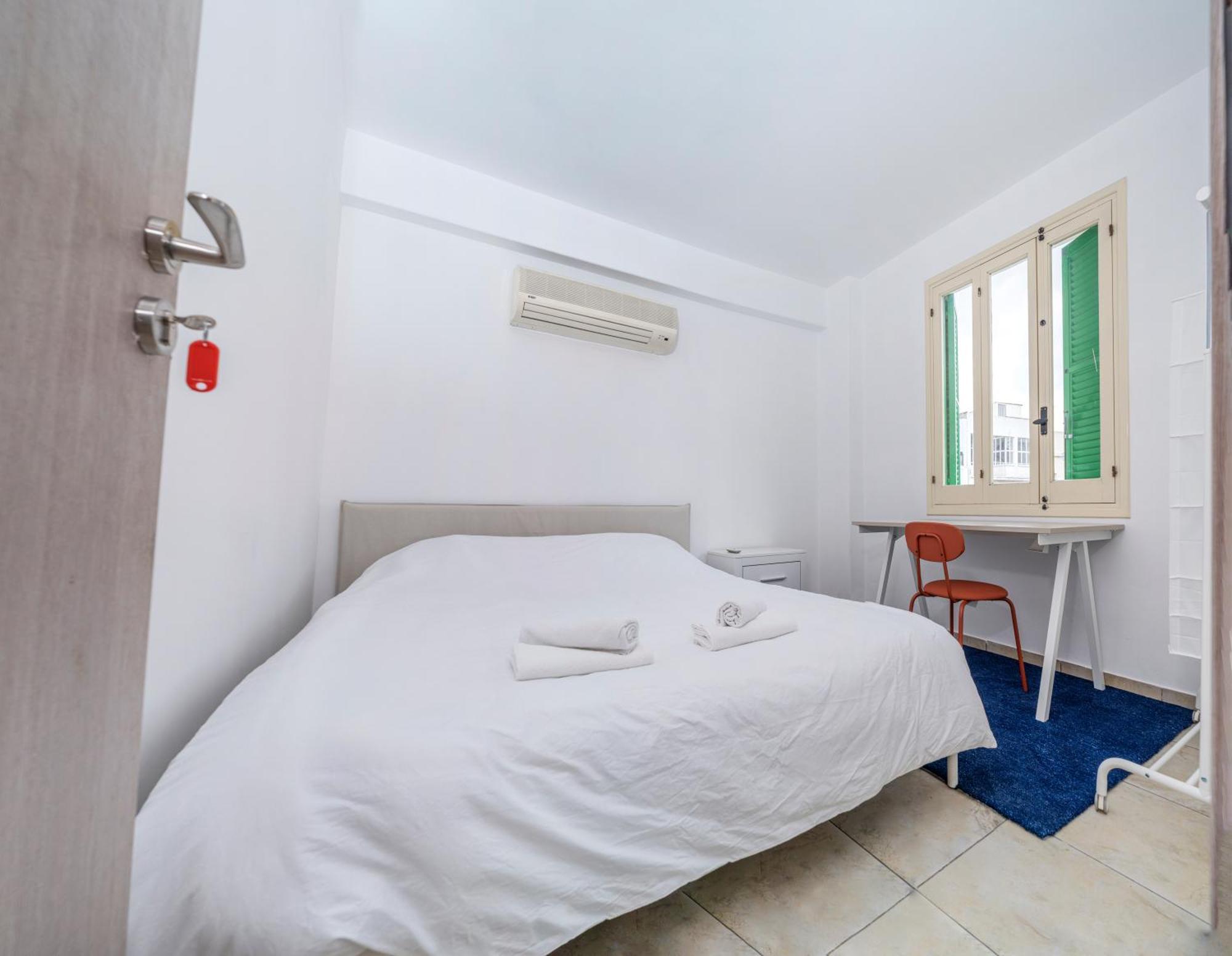 Private Room In Shared Flat Nicosia Ngoại thất bức ảnh