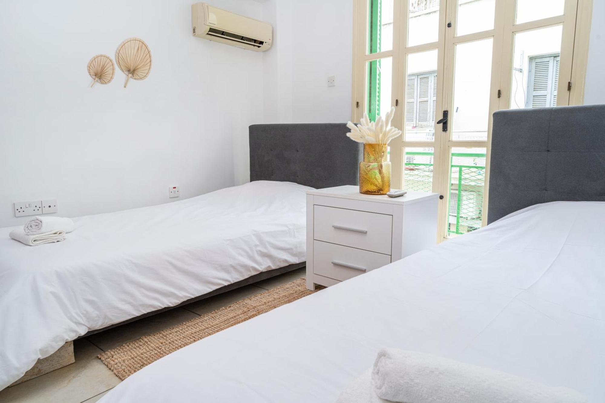 Private Room In Shared Flat Nicosia Ngoại thất bức ảnh