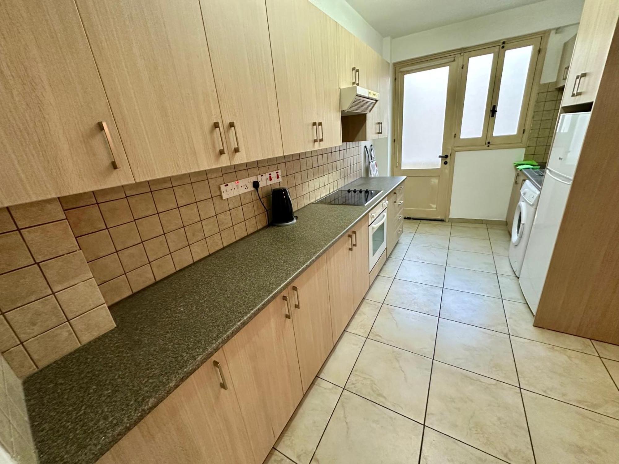 Private Room In Shared Flat Nicosia Ngoại thất bức ảnh