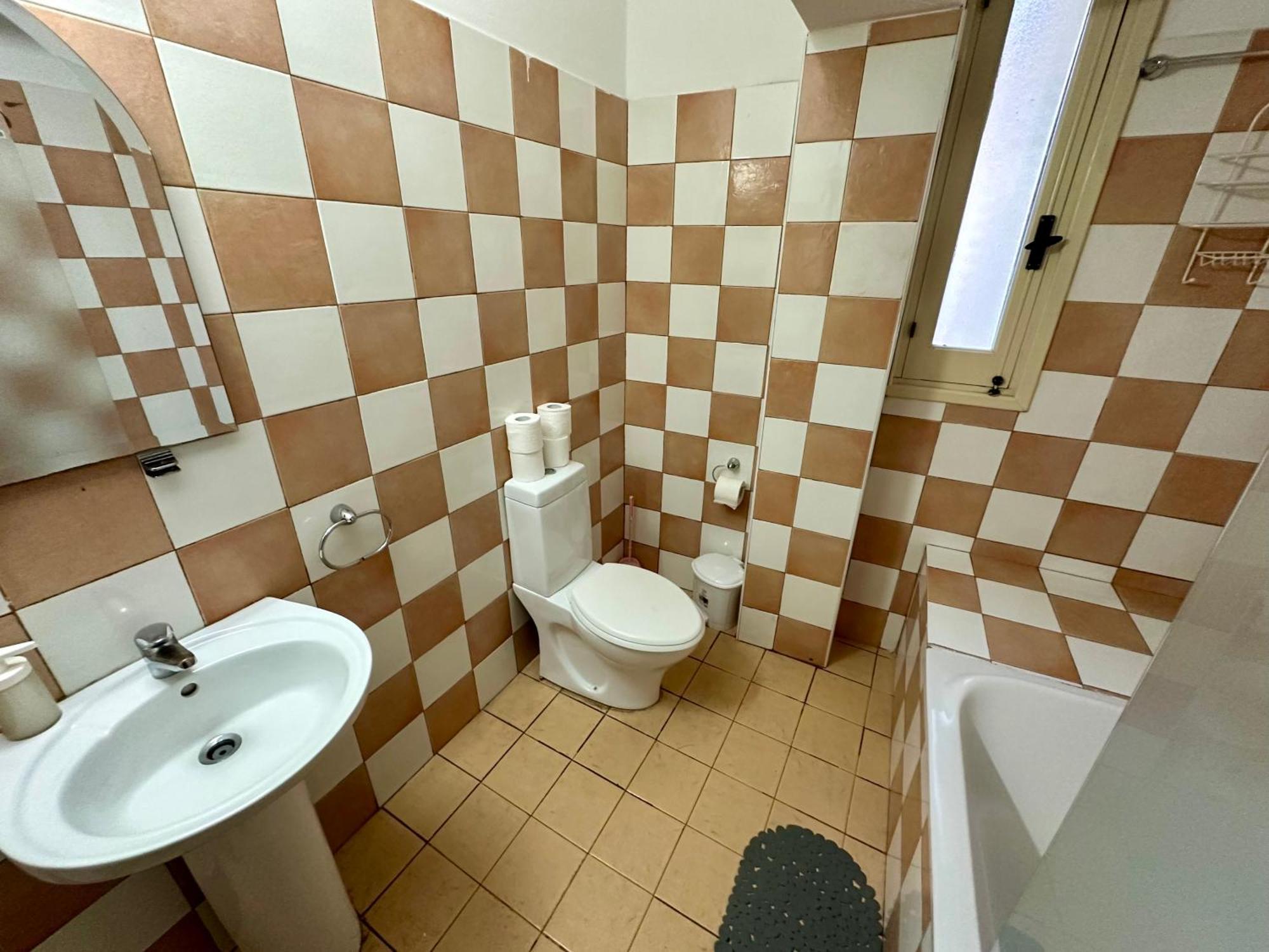 Private Room In Shared Flat Nicosia Ngoại thất bức ảnh